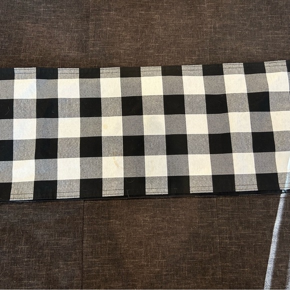 Table Runner - Picture 2 of 5